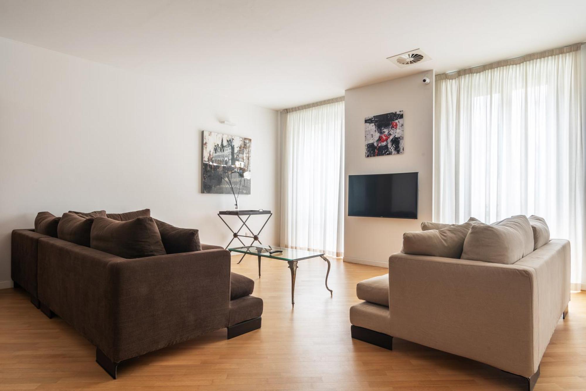 Ampio E Luminoso Trilocale In Zona Moscova Appartement Milan