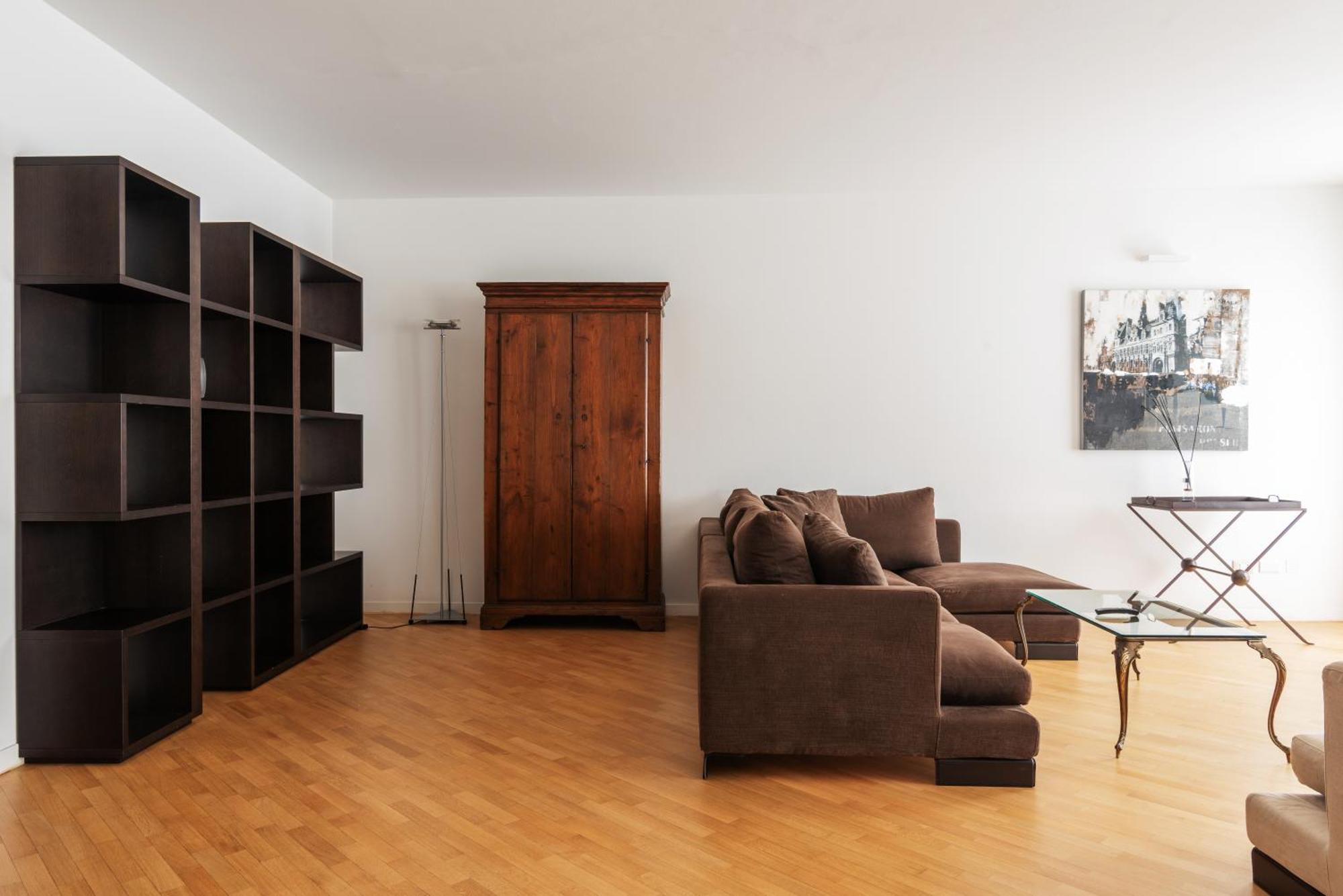 Ampio E Luminoso Trilocale In Zona Moscova Appartement *