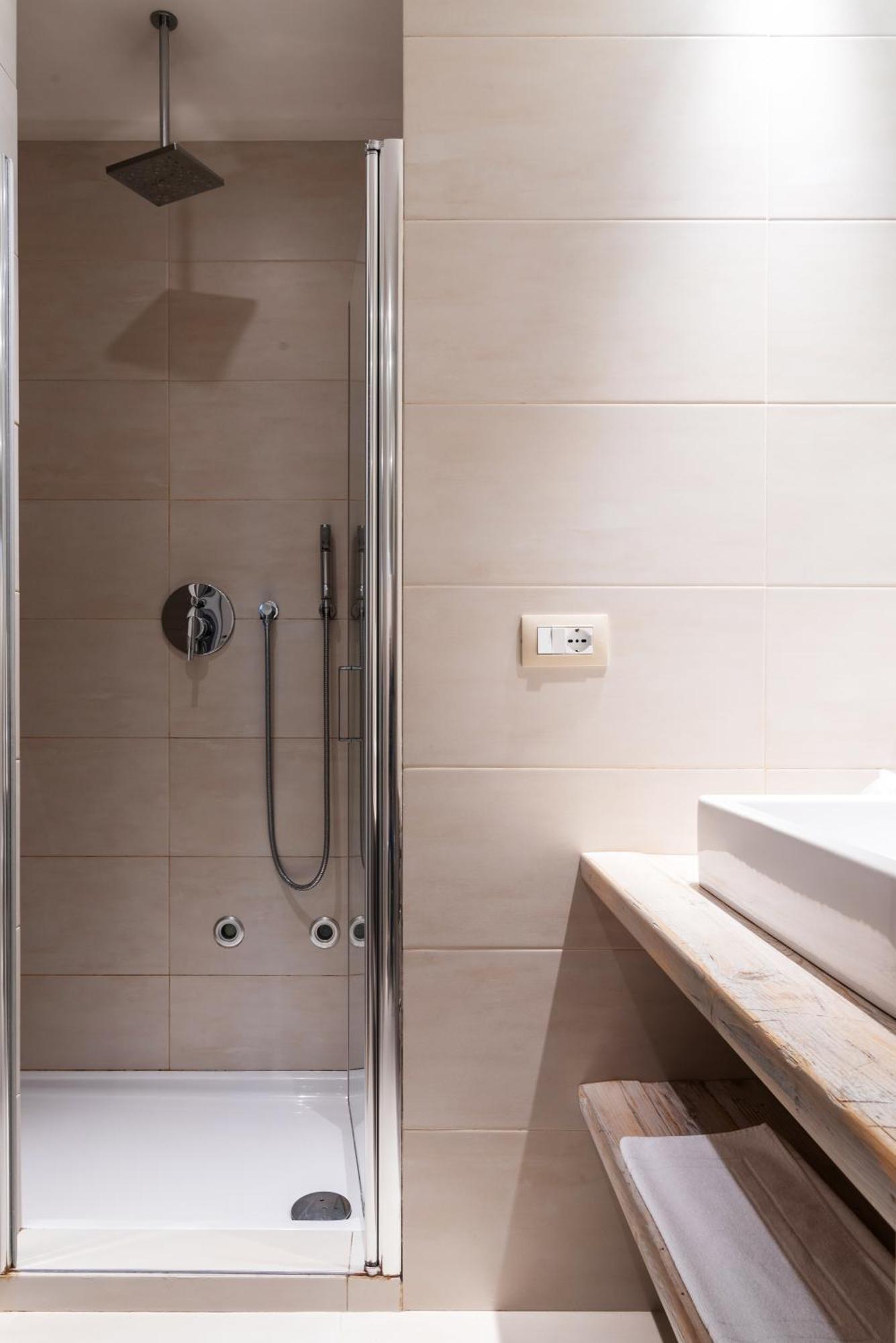 Appartement Ampio E Luminoso Trilocale In Zona Moscova Milan
